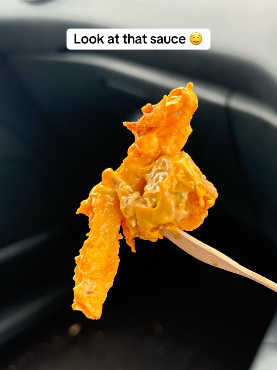 welcomebreak's tweet photo. Crispy Naan at KFC? 👀

We're giving the NEW KFC menu items a try 😋

Crispy Naan, Tandoori Loaded Fries and the Strawberry Shortcake Iced Matcha.... safe to say, they've got our attention!

Next time you're stopping by a Welcome Break with a KFC, you know what to order. https://t.co/BqX4WLGtAl