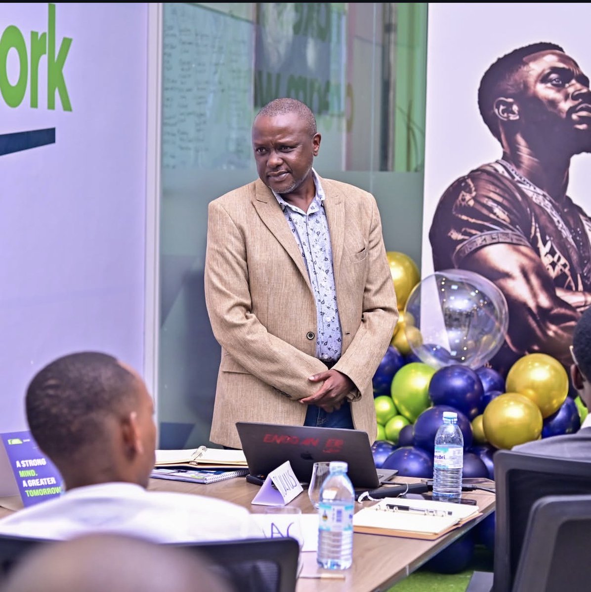 VoiceofToro's tweet photo. ๐ @kcbbankug Uganda has launched the Building Great Men Mentorship Programme. The 6-month programme begins with 32 pioneer participants, focusing on character, accountability and purposeful leadership. ๐
#KCBUganda #BuildingGreatMen #Leadership #101FMarketing https://t.co/s3RYi9Od7M