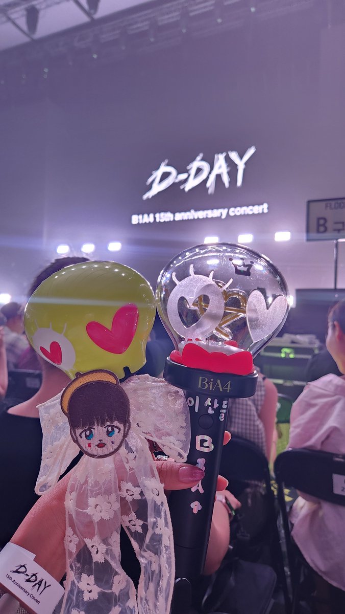 Ming_sandeul's tweet photo. 260731 D-day 첫콘
사첵 입장 완료 🥹 ㄷㄱㄷㄱ
#b1a4 https://t.co/hSDWKS5kFS