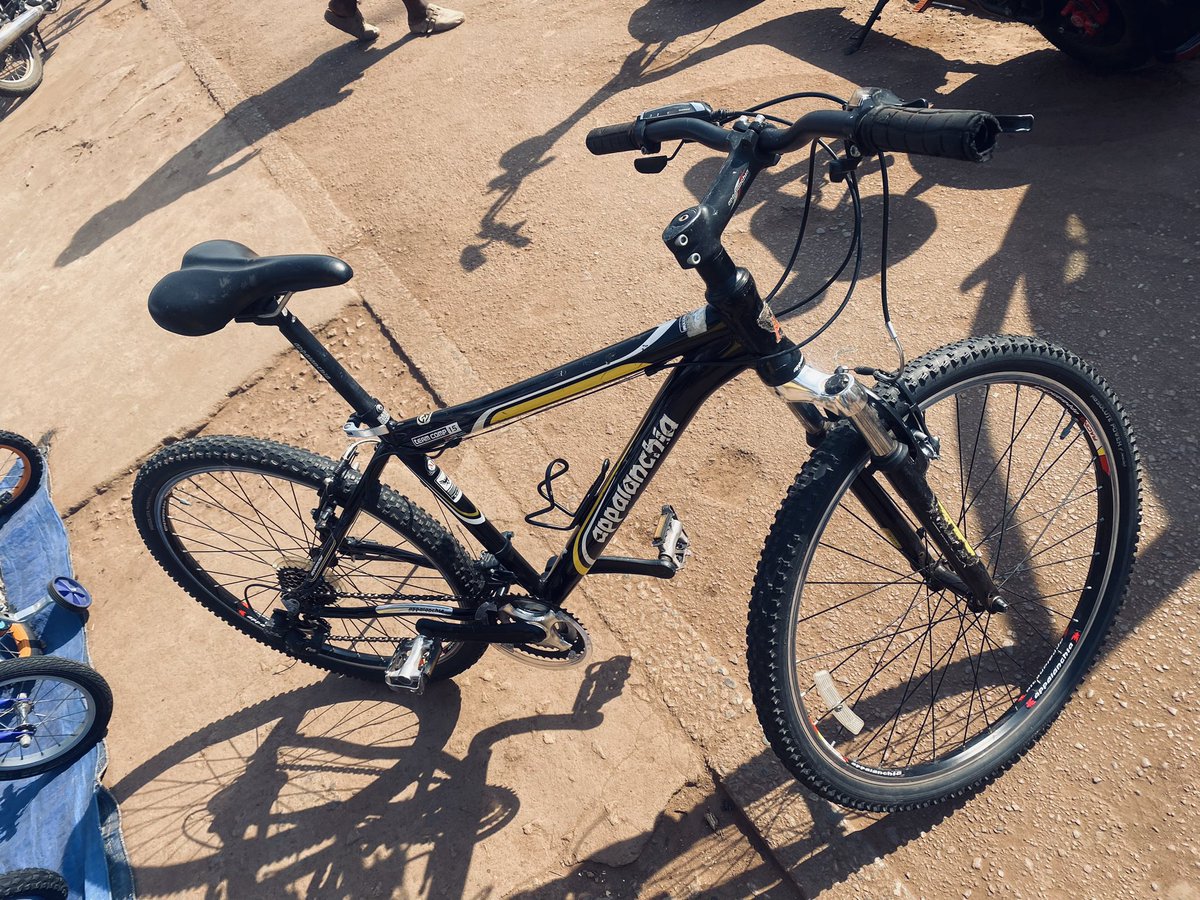 The3rdfaisal1's tweet photo. @GalaxyFMUg Hello country men and women am here to tell you about the best bicycle plug around town , for kinds of bikes for both kids and adults . Located in Katwe opposite Kakumba Complex.For more details please contact.0755731532 https://t.co/R9P5xmvo2q