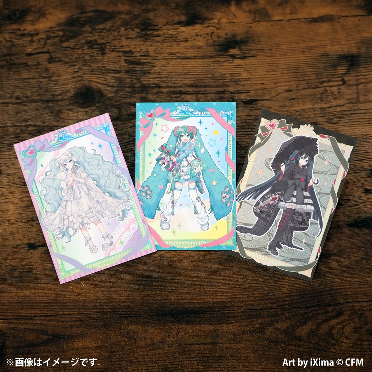 miku_and_ixima's tweet photo. 【グッズ情報第二弾解禁！】
オリジナル商品情報第二弾を解禁🎵
描き下ろしを使った商品を中心に、様々な限定商品をご用意しております🙌
入場無料のイベントとなりますので、ぜひ会場にお越しの上お買い求めください✨

▼商品一覧は公式HPよりご確認ください
https://t.co/TdRXYITWcb

#iXima展 https://t.co/PhWKtpzcDS