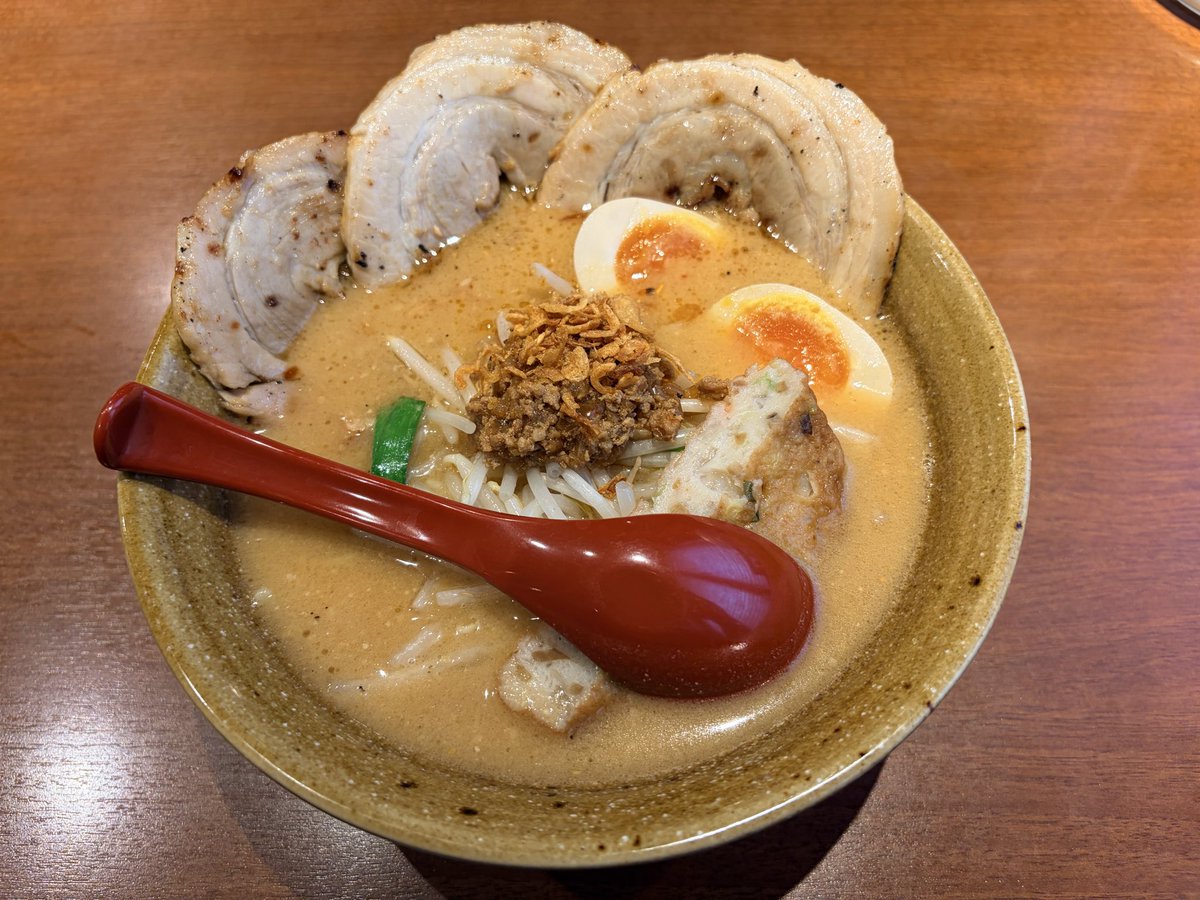 _yoshia's tweet photo. 味噌ラーメンŧ‹”( ˙༥˙ )ŧ‹” https://t.co/KUWkoR4XaJ