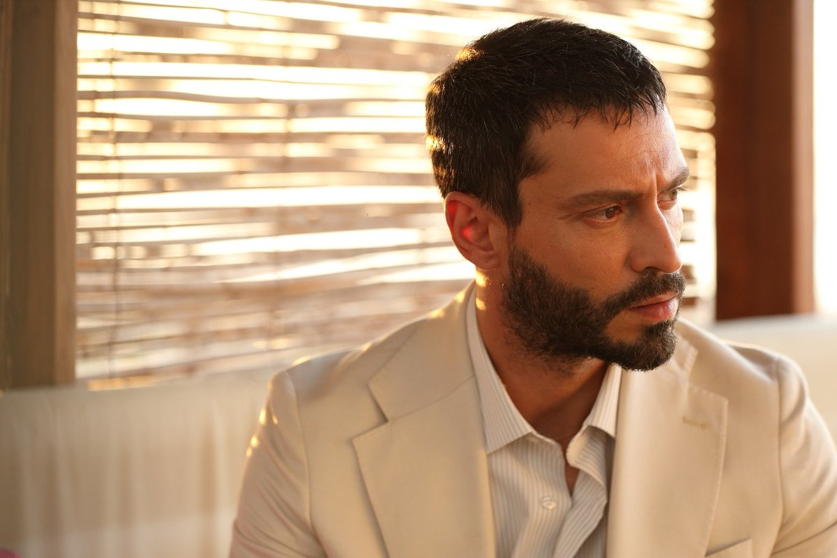 DiziciBagyan's tweet photo. #MuhtemelAşk etiketi X’te yaklaşık 4 saat 40 dakika boyunca TT listesinde zirvede kalırken; #Defne 4 saat 35 dakika, #Kadir 4 saat 45 dakika konuşularak sosyal medyada yoğun ilgi gördü. ABC1 20+ grubunda 3.78 izlenme oranı 15.98 izlenme payı, Total’de 3.70 izlenme oranı 15.93 izlenme payı, AB’de ise 2.99 izlenme oranı 14.89 izlenme payı elde ederek zirvede yer aldı.