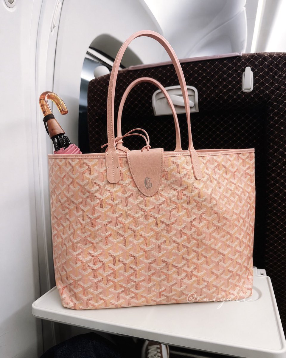 nuiyuii's tweet photo. 外資OLの出社カバンの中身👜♡ https://t.co/OYiNeyOiKH