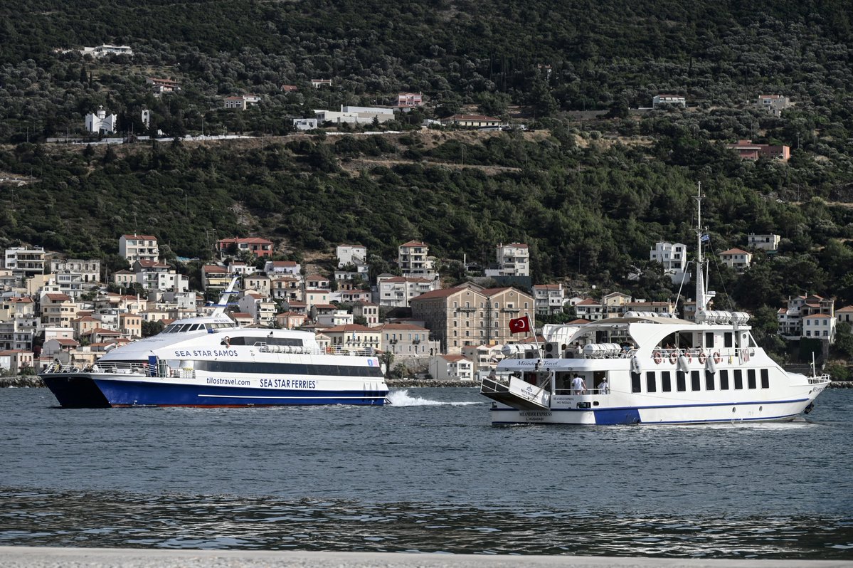 FulyaOzerkan's tweet photo. For #Turkish tourists, visa-on-arrival scheme to visit #Greece's islands has simplified travel to this corner of EU, previously off-limits without a hard-to-get Schengen visa- our @AFP feature from #Samos: https://t.co/mHtZNhhEmU pix by @SakisMitrolidis video by @WillVassilopoul https://t.co/plnSIVN4Wr