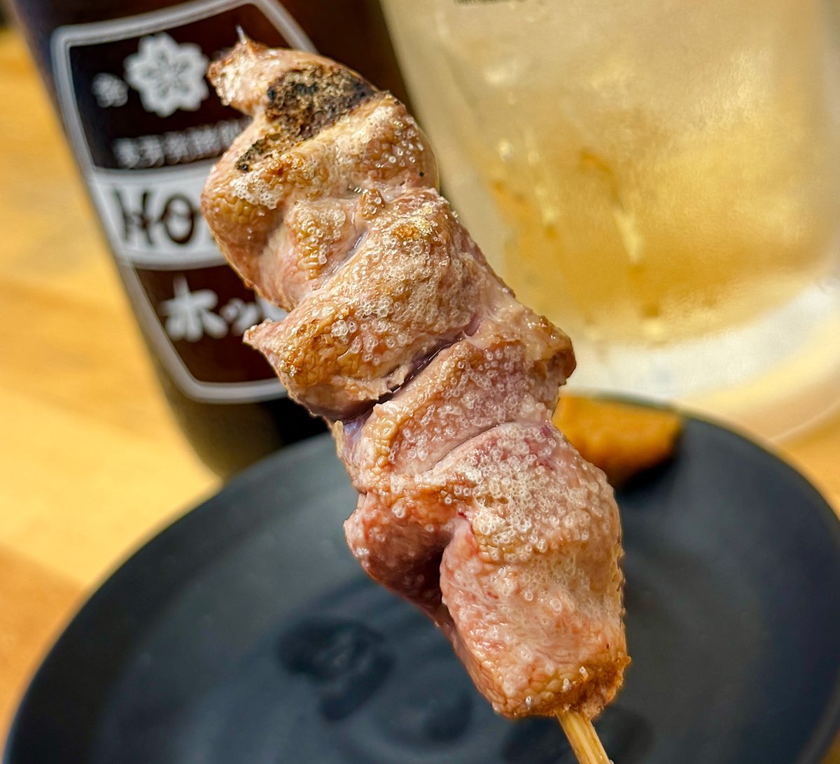 1000bero_net's tweet photo. 平日限定のせんべろセットがお得🍺

水道橋「やきとん まるわ」
御徒町で人気のやきとん酒場の2号店。

ぷりぷりのレバー99円でホッピーが止まらん。平日19時までは、お酒2杯＋おまかせ串3本or選べる1品のせんべろセットが楽しめる✨

https://t.co/9y7LfHxiq4 https://t.co/6tzU4crNTp