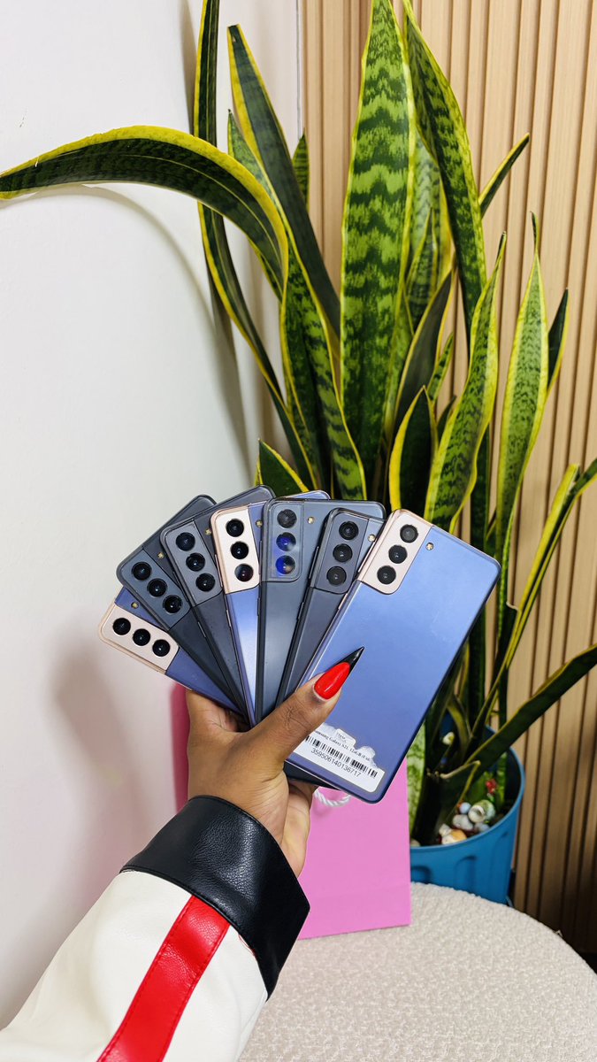 PhoneExpressKe's tweet photo. RESTOCKED!

Samsung Galaxy S21 5G
Color Code:Phantom Violet 👾Phantom Black♠️
Condition:Mint Pristine🚿
8GB Ram|128GB Storage 
Ex-USA🇺🇸
Neat🫧
⚙️Snapdragon 888 5G
📸76 Megapixels
🎥8K@24fps
🫆On-Screen Fingerprint 
🪬Protection By Corning Gorilla Glass Victus
📺Dynamic AMOLED 2X,120Hz
6.2 inch
🗜️161 Grams
Adreno 66
📑6 Months Warranty 
📶Single SIM 
🏷️Free 25 Watts Super Fast Charger + Cable
🏷️Free Premium Clear Case 
🏷️Free OG Deluxe Screen Protector 
Delivery Countrywide 📦🚚
26,500ksh
Happy Shopping 🛍️ 🛒
