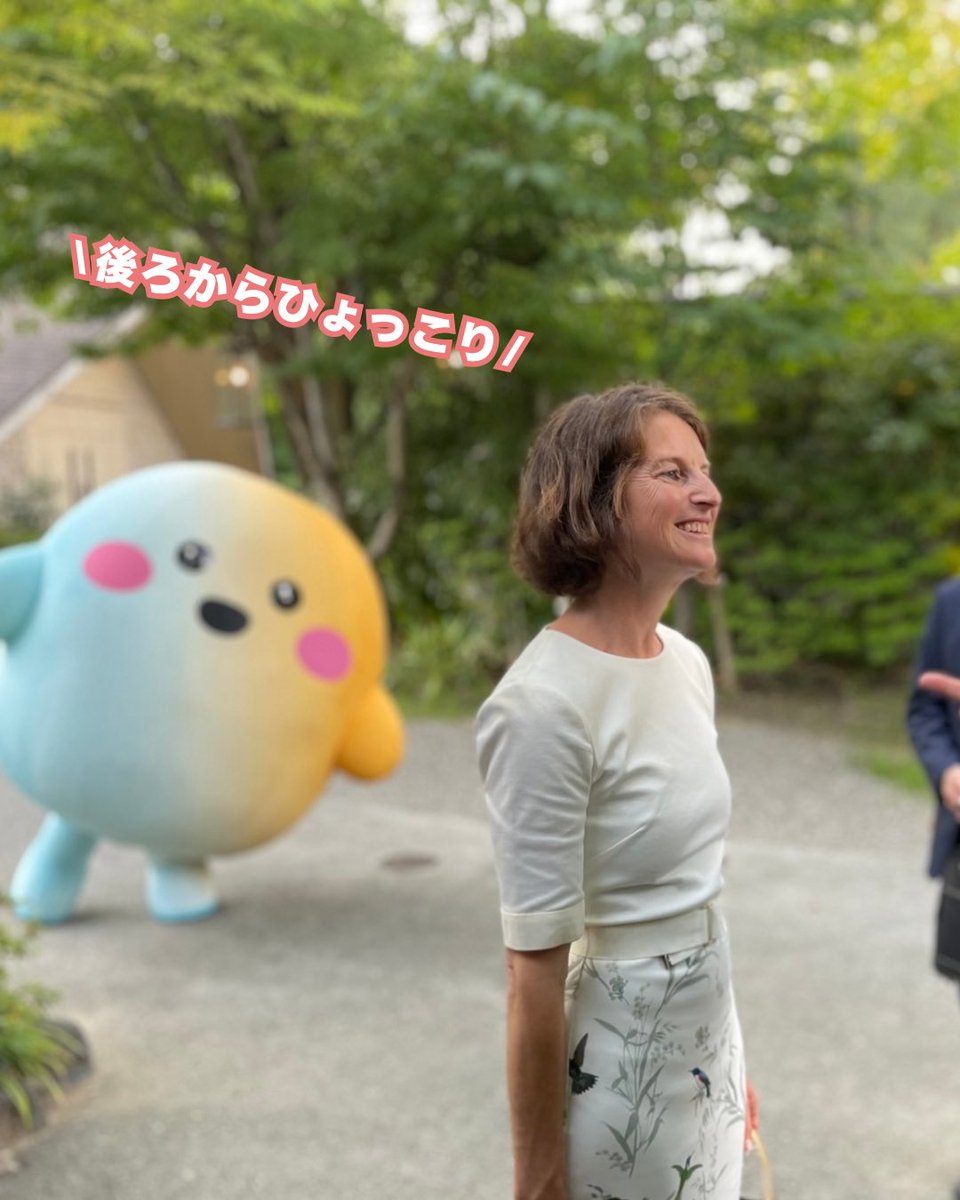 GermanyinJapan's tweet photo. ザクシンガー総領事は、3年間の任期を終え、日本を離れます。
総領事館開設150周年や大阪・関西万博など、たくさんの出会いと交流が、日本での大切な思い出に。
Vielen Dank! 🇩🇪🇯🇵

そして、ひょっこりサーキュラーちゃんの姿も！
どうやらお別れがちょっぴり寂しいようです…🥲
@GermanyinWestjp https://t.co/FOkNgyA2mm