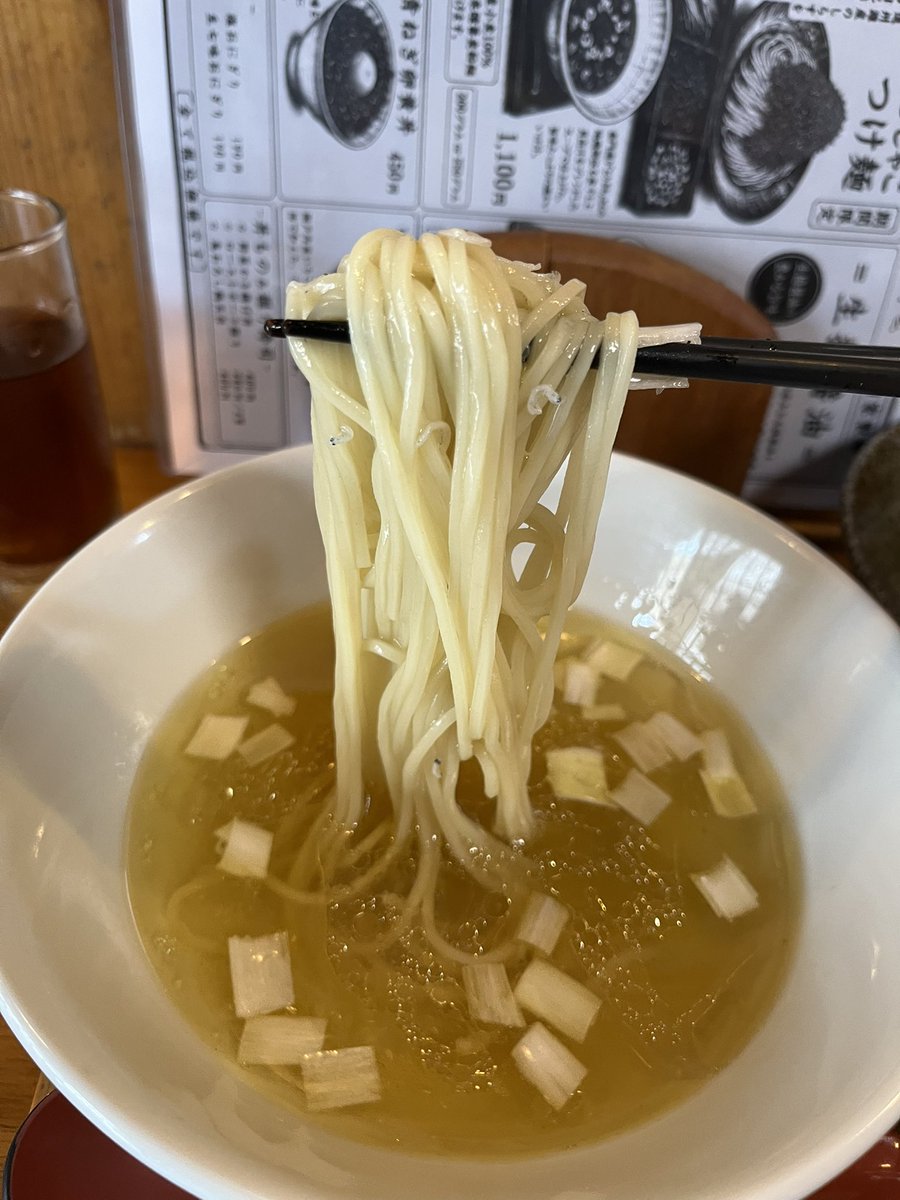 tomesuke051's tweet photo. 麺栞 みかさ さんへ訪麺

鬼おろしじゃこつけ麺🍜👹トッピング🥩
野菜かき揚げ丼🥦🍚

麺の出汁スープが贅沢な特別仕様でいりこと昆布の旨味爆発で麺がススム⤴️じゃことおろし、スープも付け合わせも絶品🤩お気に入りのかき揚げ丼で昇天🏆当然完飲🤤色々azms🙏
美味い逸杯に感謝😋ごちそうさまでした https://t.co/WU8vMqIR0K