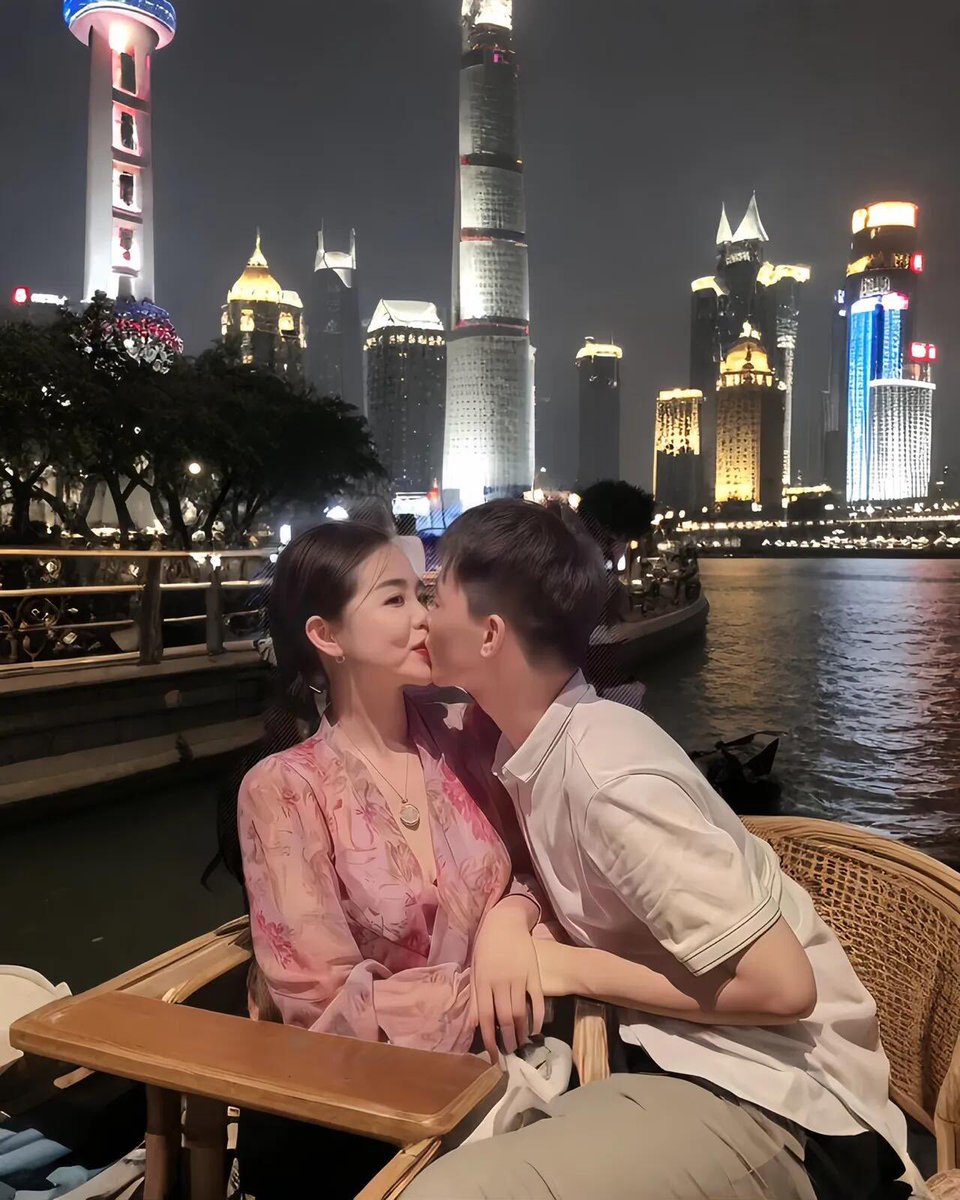 aqz0114's tweet photo. 选沪上阿姨，年少有为开A8 https://t.co/sgmTf4qcg1