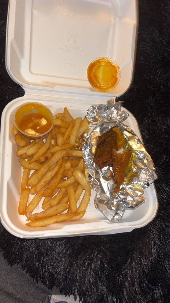 melodyarcan3's tweet photo. Takeout always wins https://t.co/NqoXOe2AWG