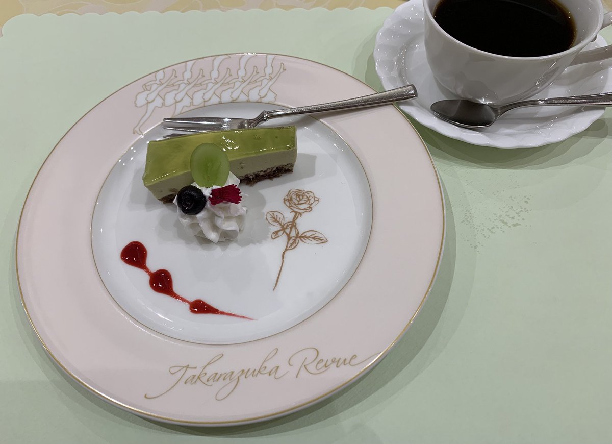 shimizuksh's tweet photo. フェリエのヴィオレランチ〜YUKI〜
生ハムが綺麗な薔薇🌹になっていて👏
大葉のポテトサラダも美味しかった〜💚 https://t.co/48NSJETgAK