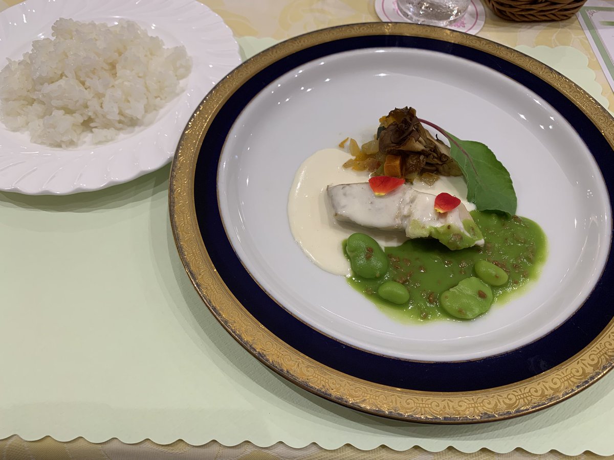 shimizuksh's tweet photo. フェリエのヴィオレランチ〜YUKI〜
生ハムが綺麗な薔薇🌹になっていて👏
大葉のポテトサラダも美味しかった〜💚 https://t.co/48NSJETgAK