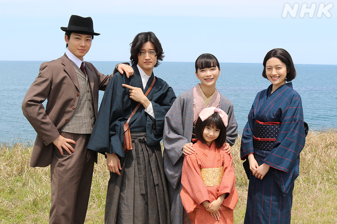 asadora_nhk's tweet photo. りんに会いに新潟まで来てくれた直美、環、シマケン。
更になぜか横沢も参加して、みんなで海を見に行きました。

来週もぜひ、ご覧ください。

👇見逃し配信
https://t.co/ts8eKuMAA1

#朝ドラ #風薫る
#風薫るオフショット
見上愛 上坂樹里 佐野晶哉 井上祐貴 英茉
https://t.co/lErgHgl3bM https://t.co/AXhj5hbpX2