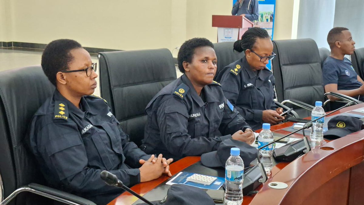 RYVCP_Gasabo's tweet photo. Abayobozi batandukanye barimo Mayor wa @CityofKigali akaba n'umushyitsi mukuru, Umuyobozi wungirije wa @Rwandapolice , umunyamabanga uhoraho muri @RwandaYouthArts bamaze kugera muri Sale ya @Gasabo_District aharimo kubera inteko rusange ya YVs ku rwego rw'Umujyi wa Kigali https://t.co/jJcO2rSLKv