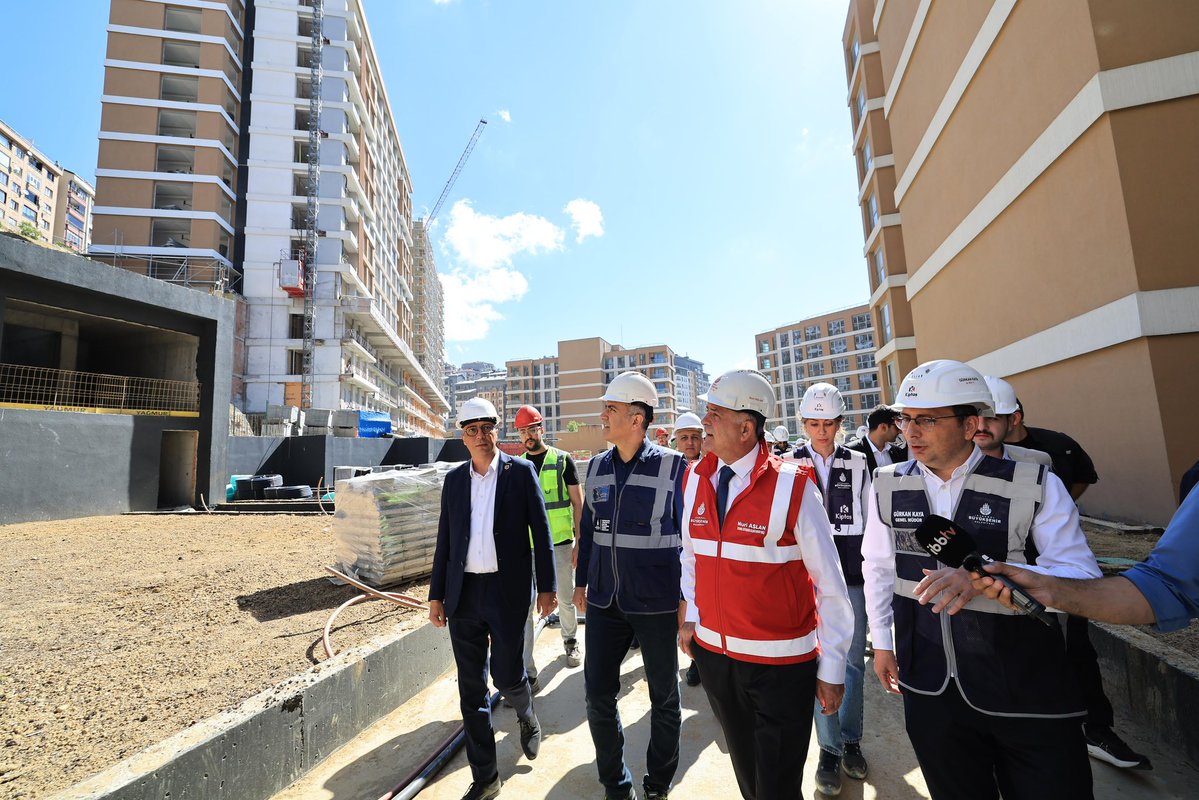 nuriaslan_tr's tweet photo. WE Haliç Kentsel Dönüşüm Projesi’nde çalışmaları yerinde inceledik. 

Komşularımızın bir an önce evlerine kavuşması için sahada tüm kurumlarımızla koordineli şekilde çalışmaya devam ediyoruz. Çok yakında anahtar teslimlerimize başlıyoruz. https://t.co/TkY7oGaTgz