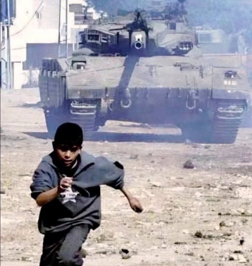 Palestinedaily1's tweet photo. CNN and western media will convince you that the guy in the tank is the victim
Follow @Palestinedaily1 please https://t.co/ILZUWJigtP