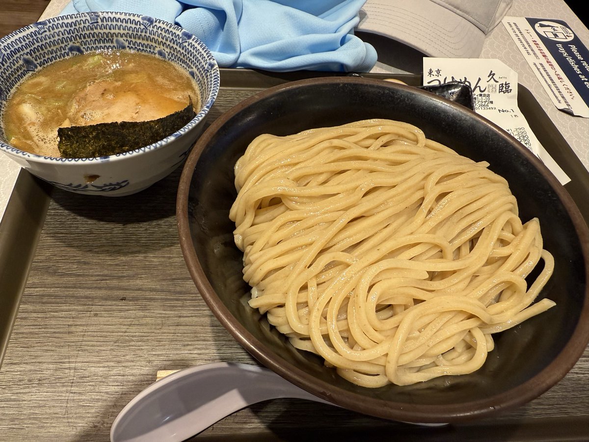 ohnigiriP's tweet photo. 今日1食目、今日でこれじゃ明日以降飯食べれるタイミング絶対ないよな… https://t.co/X42oaI1DFS