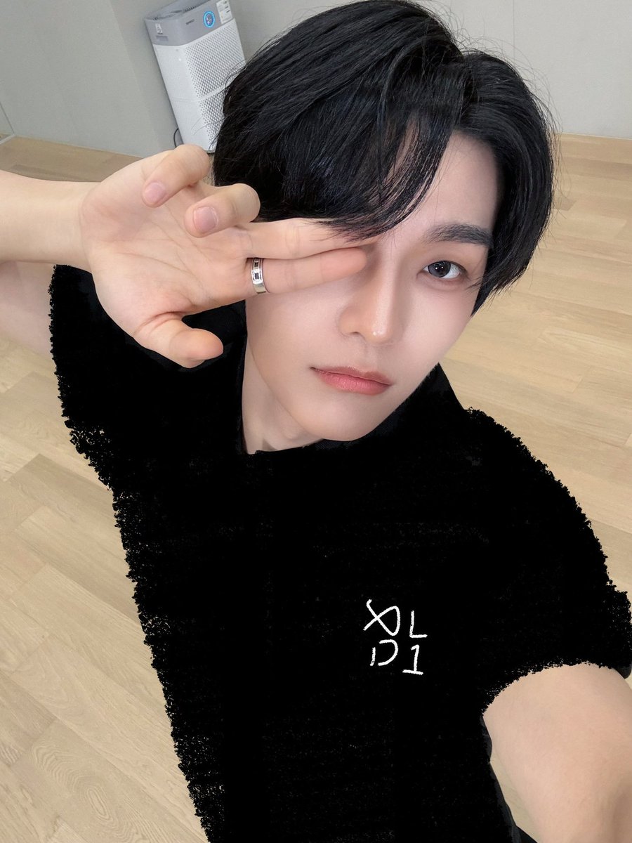 He_Gumi's tweet photo. 옷 그리는 스킬이 늘었어 https://t.co/aQSUP3leA4