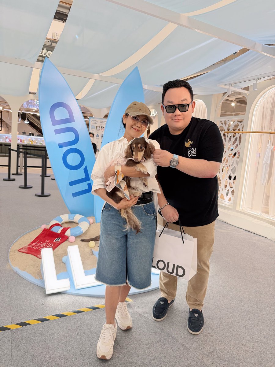 peat8888's tweet photo. น้องLola🐶น่ารักมาก 😍LLOUD BEACH CLUB BANGKOK  #lloud #lisa #lloudbeachclub https://t.co/EjisNlqfkT