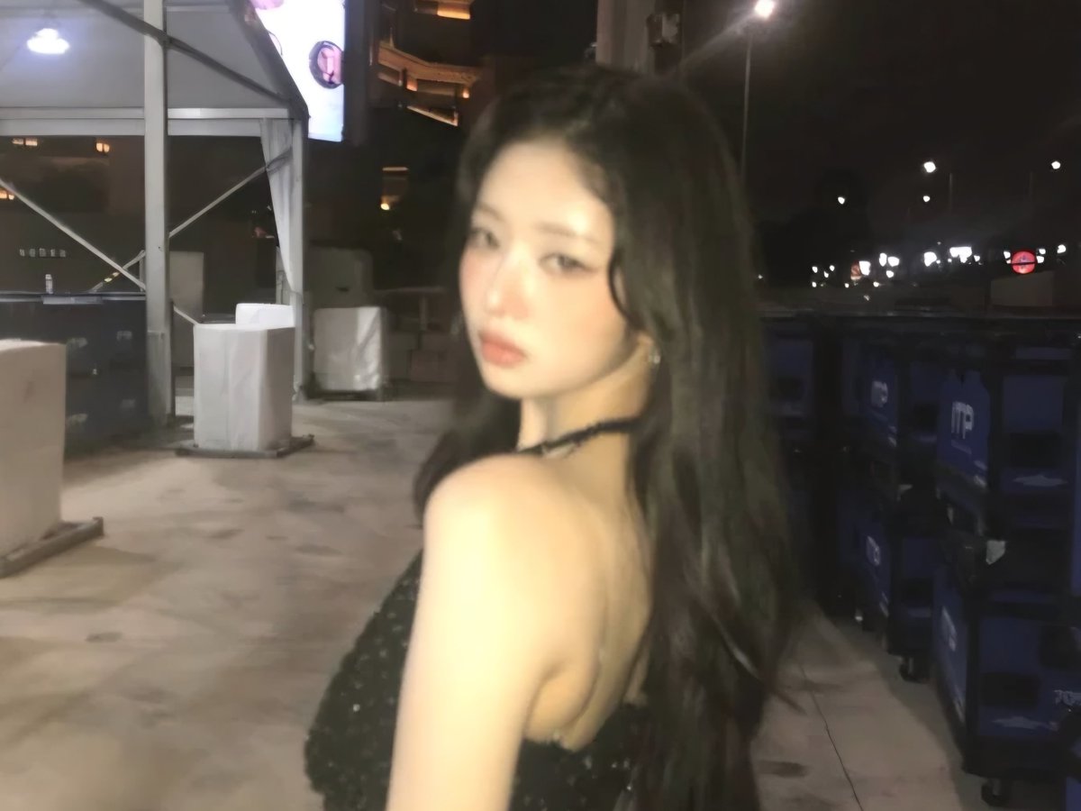 _quackieee's tweet photo. yeah, we're done | annyeongz au

wy caught yj cheating right in front of her very eyes with her own best friend rei. she's single now. fuck her now ex-girlfriend and fuck her best friend, really. https://t.co/EezJ7Lobtk
