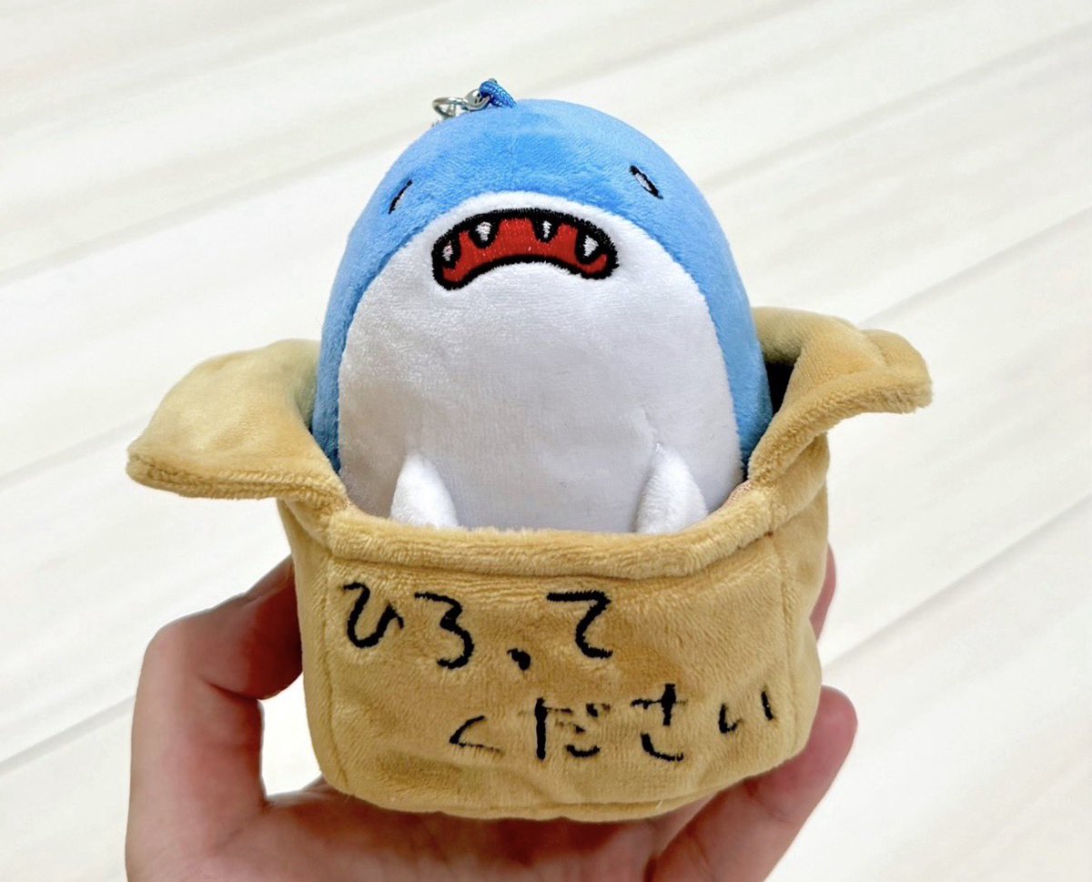 senasukeke's tweet photo. いよいよ！
8/1(土)〜サメグッズ3週間限定の販売🦈💓
この期間を逃すと手に入らない可能性高いです…！日付変わった時点から購入できます！

特典の缶バッジも集めると
『今後いいことあるかも…✨』

▼サメだらけの販売ページも見てね♪
https://t.co/X6kOPp1uho https://t.co/RSGngIVjsl