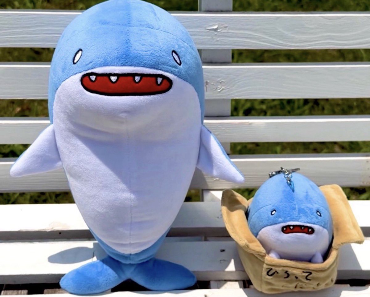 senasukeke's tweet photo. いよいよ！
8/1(土)〜サメグッズ3週間限定の販売🦈💓
この期間を逃すと手に入らない可能性高いです…！日付変わった時点から購入できます！

特典の缶バッジも集めると
『今後いいことあるかも…✨』

▼サメだらけの販売ページも見てね♪
https://t.co/X6kOPp1uho https://t.co/RSGngIVjsl