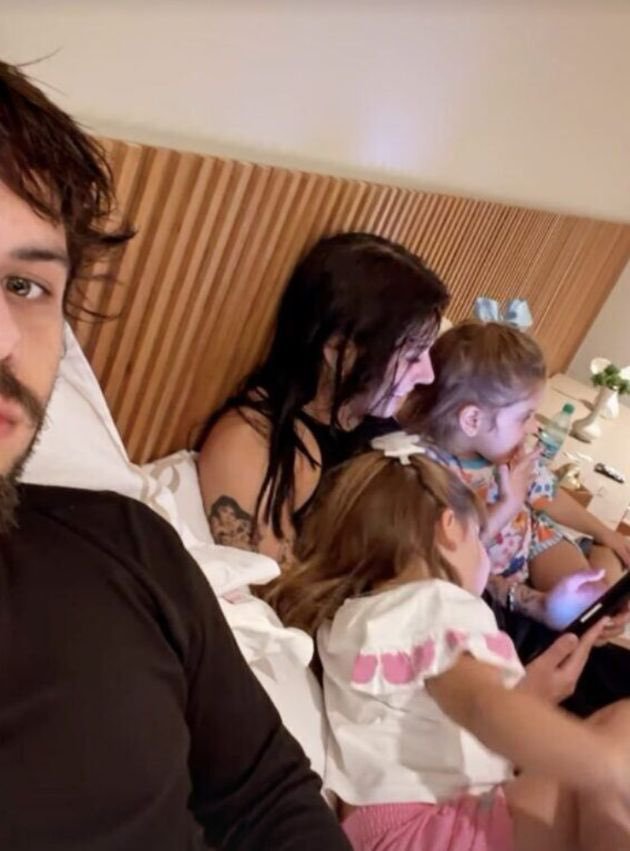 virgloversf's tweet photo. @isis_css não esqueça não viu, fofa? e na época da maquiagem nem relacionamento a ana tinha mais com o pai das crianças. o X da questão foi o AMIGO que vivia jogando indireta pra mãe, debochando, gravar a criança, e não a ana fazer maquiagem. https://t.co/fpdmzVJPPx