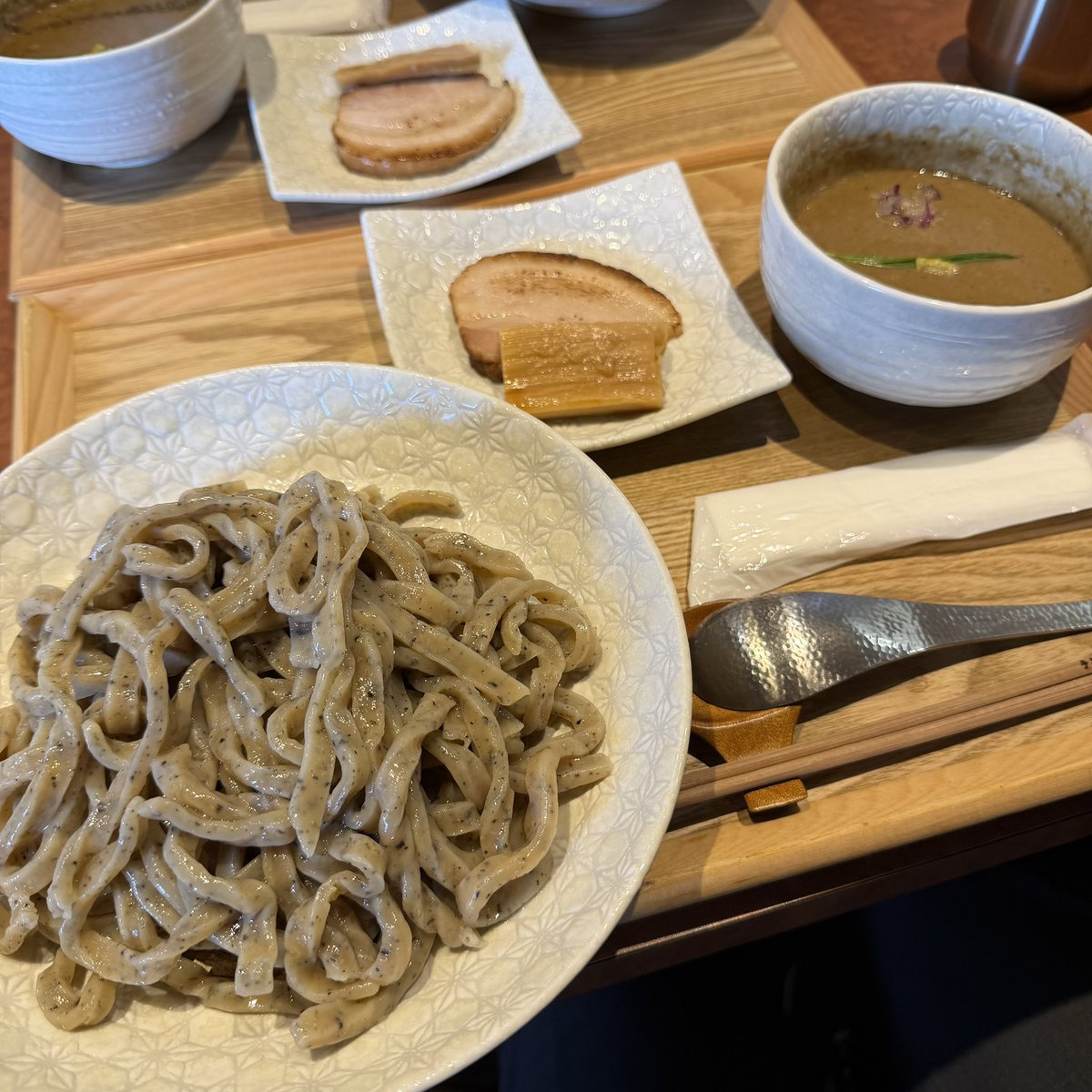 ura_menreds24's tweet photo. 手打式特級多加水 御影麺 鏑矢
@さいたま市

御影つけめん 中

健診終わった1発目🍜は孥濃厚を求めて
超絶美味しかったです！！！ https://t.co/NEA5nqTtQA