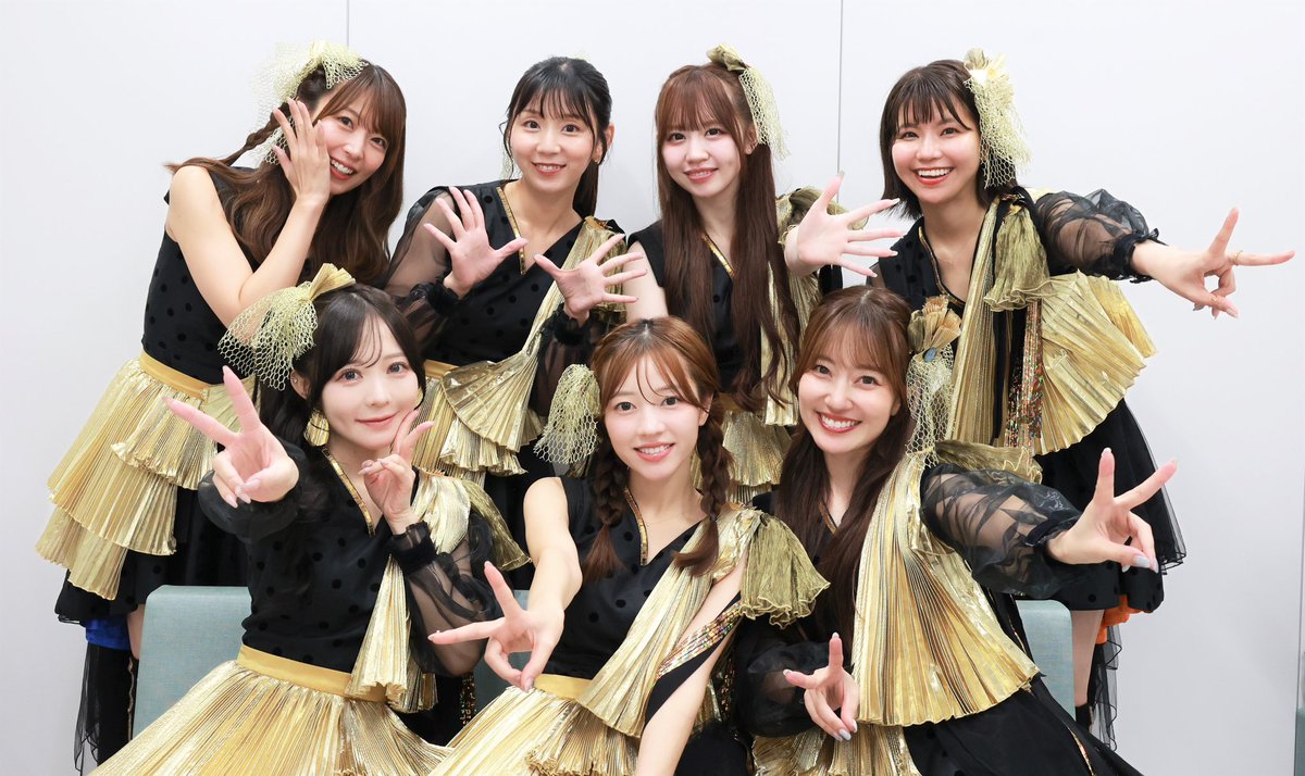 entax_news's tweet photo. ⌢⌢⌢⌢⌢⌢⌢⌢⌢⌢⌢⌢⌢⌢⌢⌢
　🎀 “LinQ OG” ✖︎ LinQ 🎀
　 インタビュー企画 第ニ弾
⌣⌣⌣⌣⌣⌣⌣⌣⌣⌣⌣⌣⌣⌣⌣⌣
〖 “再集結” #LinQOG  〗

🔗写真/場面写真あり📸
https://t.co/XF5AP4Y3Mt

▶︎それぞれの15年間を語る🎞️
　「LinQがずっと大好き」

▷知られざる舞台裏も…
　「6人時代は本当にトラウマ級に…」

▶︎懐かしい楽屋では･･･
　「原さんが〇〇の権力を持ってる(?)🤣」

▷現役メンバーからの質問にも回答！

┈┈┈┈┈┈┈┈┈┈┈┈┈
＜配信予定＞
近日：チェキ🎁 & YouTube動画
お楽しみに𖤐 ̖́-

@LinQ_Manager @LinQ_official
#RIF10th #LinQ