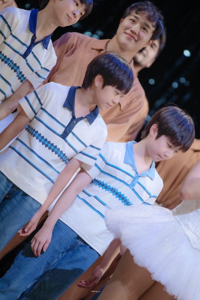 raspberry_pic's tweet photo. 260726 뮤지컬 빌리 엘리어트 무대인사 
빌리 役 #김승주 #박지후 #김우진 #조윤우 
스몰보이 役 #유지원 https://t.co/UjYKItyJTl
