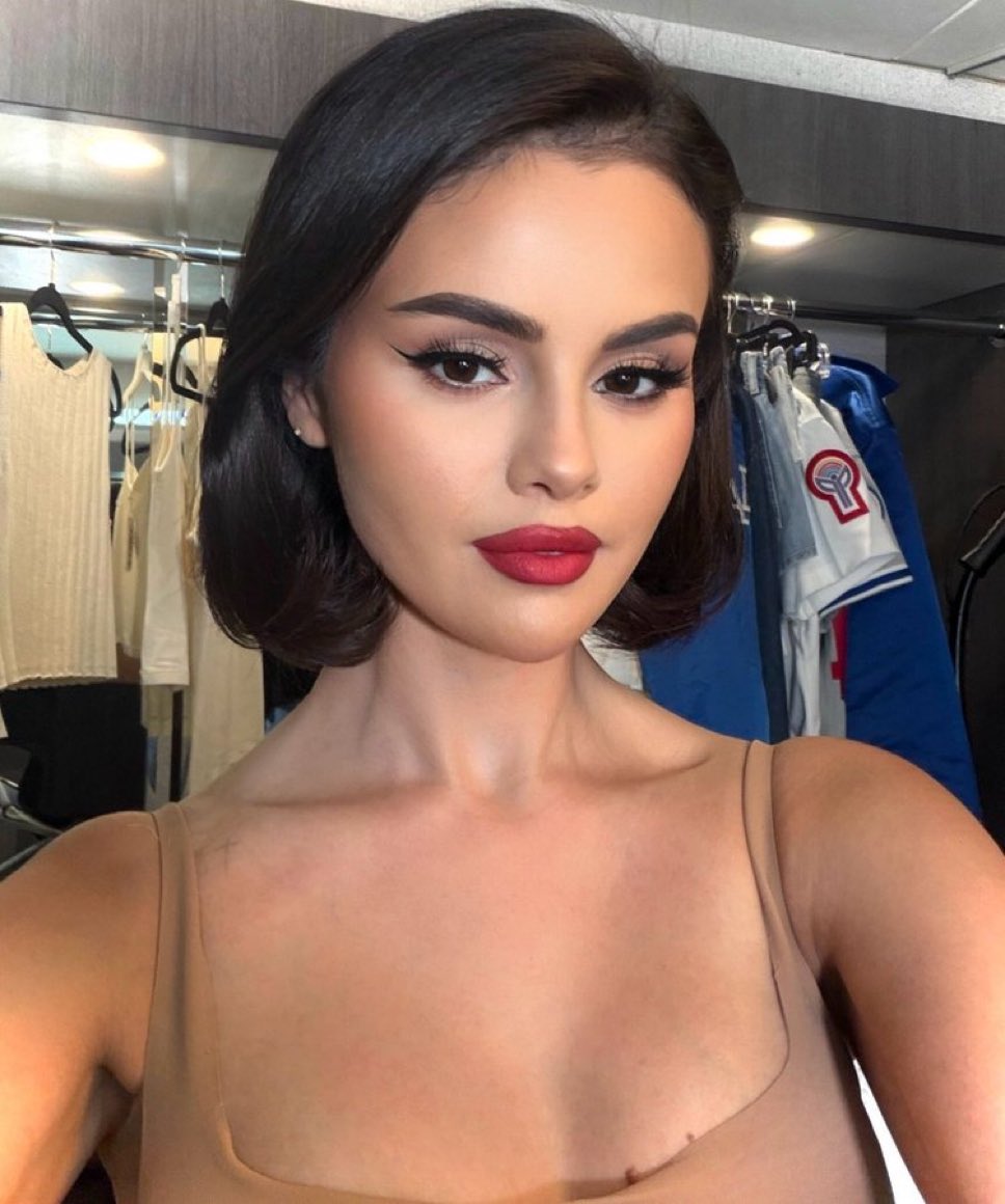 PortalSelenaBR's tweet photo. SELfie 🤳🏻 https://t.co/XDclDVp7yi
