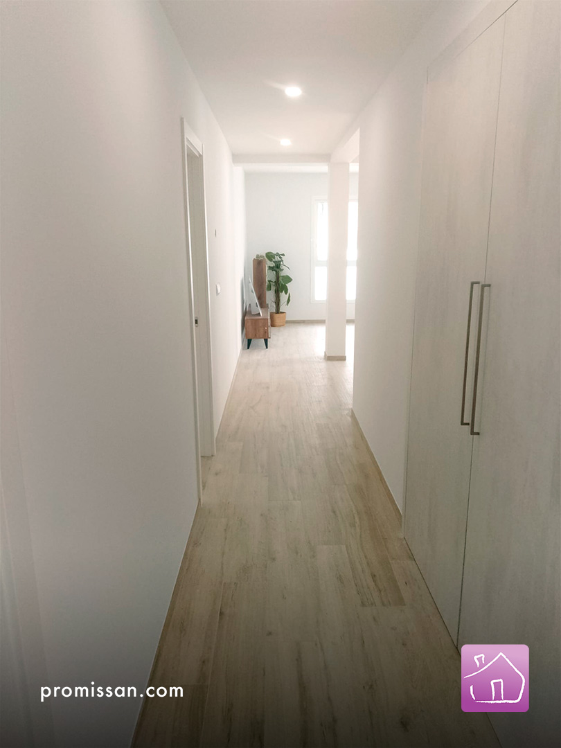 Promissan's tweet photo. Colores claros, maderas nobles y líneas sobrias, así es la casa reformada actual.
Una #reforma con propósito que prioriza la optimización energética a través de un buen aislamiento térmico y acústico.
▶ https://t.co/CoIU74ova4 https://t.co/VtW3h7aUA1