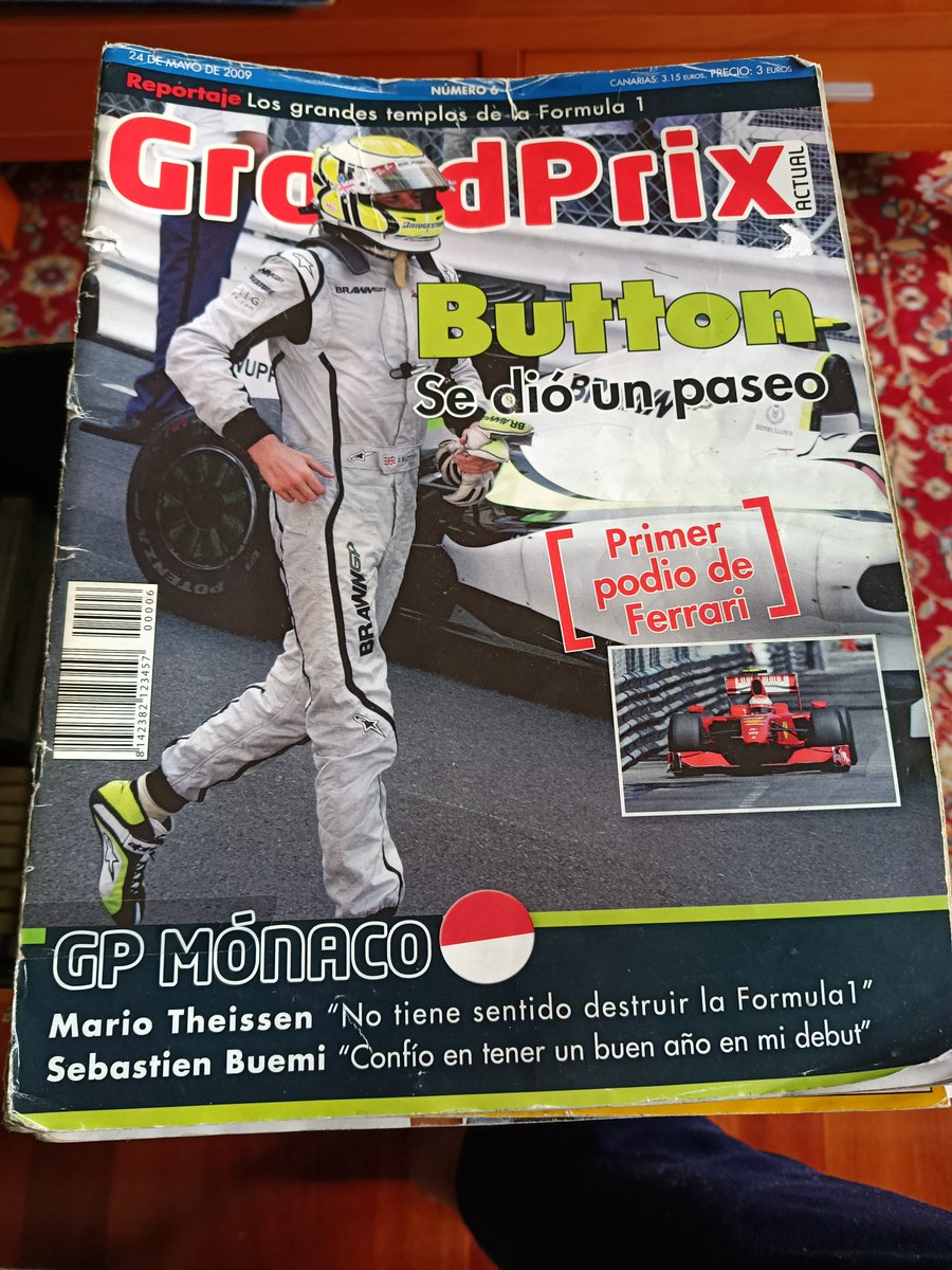 BenatHG32's tweet photo. MIRAR LO QUE ME HE ENCONTRADO EN LA CESTA DE MIMBRE QUE TENIA EN EL CUARTO DE MIS PADRES, RECUERDO COMPRAR ESTA REVISTA EN LA LIBRERIA DE ABAJO CUANDO HABIA CARRERA DE FORMULA 1 DESDE 2008 HASTA 2012. https://t.co/AgC8hZA2sG