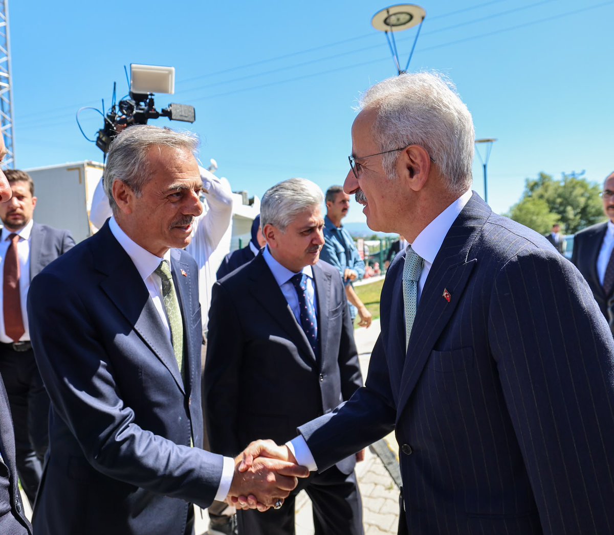 sbYusufAlemdar's tweet photo. Ulaştırma ve Altyapı Bakanımız Sayın Abdulkadir Uraloğlu ve kıymetli misafirlerin katılımıyla düzenlenen Pamukova Yüksek Hızlı Tren (YHT) İstasyonu ve Alifuatpaşa Köprülü Kavşağı’nın açılış programını gerçekleştirdik.

Ulaşımın daha rahat, güvenli ve ekonomik hale gelmesi sayesinde vatandaşlarımızın daha konforlu seyahat edecek olması en büyük mutluluğumuz. Sayın Bakanımıza gece gündüz demeden yürüttüğü çalışmalar, bugüne kadar ilimize kazandırdığınız tüm hizmetler için teşekkür ediyorum.
@a_uraloglu
