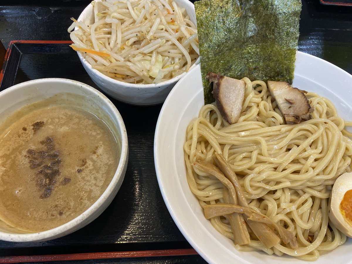 RoSssr1997's tweet photo. 今週の！その1！
鶏白湯と野菜炒めつけ麺と味噌ラーメン！ https://t.co/oQaIBpPaxo