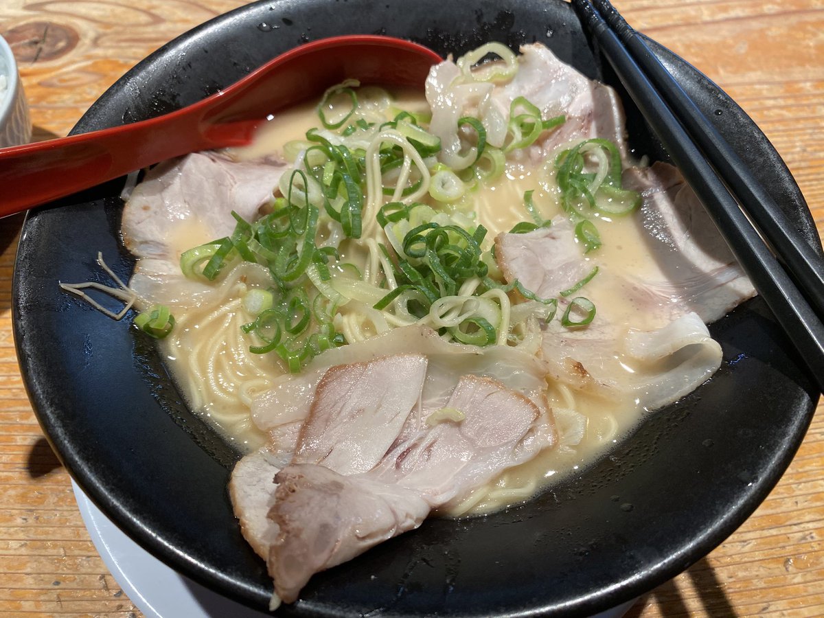 RoSssr1997's tweet photo. 今週の！その1！
鶏白湯と野菜炒めつけ麺と味噌ラーメン！ https://t.co/oQaIBpPaxo