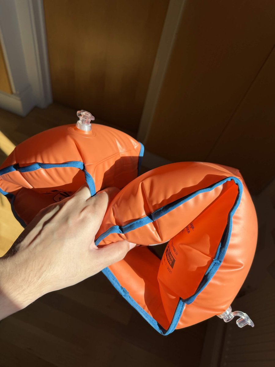 LifeJacketModel's tweet photo. Sometimes i find myself going for a swim but unable to carry a large #lifejacket with me, so i got these neat @Decathlon adult armbands that do really well https://t.co/HJGbD1D3DC