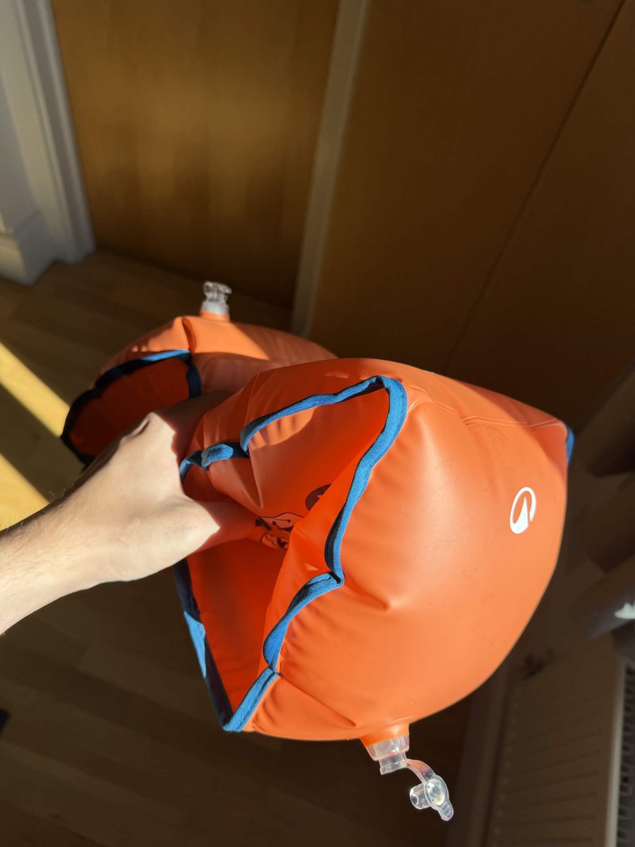 LifeJacketModel's tweet photo. Sometimes i find myself going for a swim but unable to carry a large #lifejacket with me, so i got these neat @Decathlon adult armbands that do really well https://t.co/HJGbD1D3DC