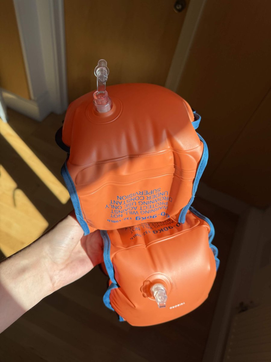 LifeJacketModel's tweet photo. Sometimes i find myself going for a swim but unable to carry a large #lifejacket with me, so i got these neat @Decathlon adult armbands that do really well https://t.co/HJGbD1D3DC