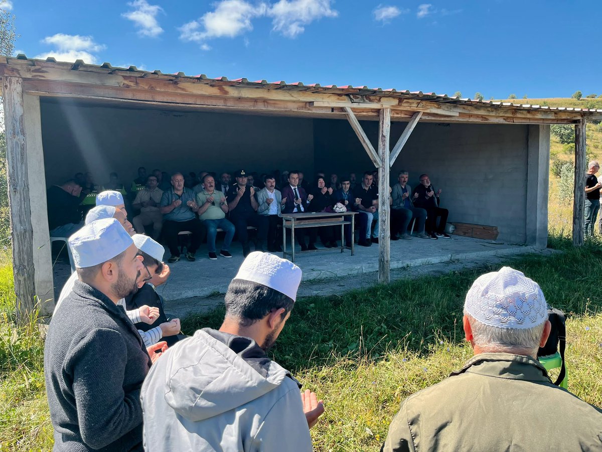 Kastamonuash's tweet photo. 📌 Aziz Şehidimiz Jandarma Komando Er Murat Çökmez'in Şehadet yıldönümü münasebetiyle Tosya Kilkuyu köyünde anma programı düzenledi.

https://t.co/Rey6WqTU6g https://t.co/cR2hxXUzW0