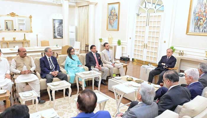 SOnlinepak's tweet photo. آزاد کشمیر انتخابات: ایک دوسرے پر الزامات کے بعد پی پی اور ن لیگ میں مفاہمتی اجلاس، محاذ آرائی مزید بڑھنے نہ دینے پر اتفاق
https://t.co/KO87SS7dfS #KashmirElection #PPP_PMLNjointmeeting @RanaSanaullahPK @PMofAJK @KhawajaMAsif @abdul_aleemkhan @NadeemAfzalChan @BBhuttoZardari https://t.co/6SZdo5mBkr