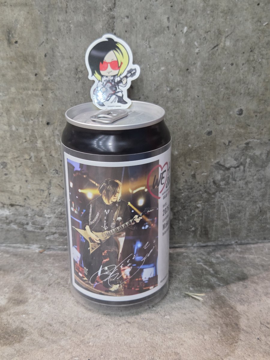 atsusta's tweet photo. 【交換希望】
GLAY　幕張

譲：サントリー缶→HISASHI
FCステッカー→HISASHI

求：サントリー缶→全員
FCステッカー→TERU

只今フリーエリアにいます。
19時の展示エリア入場までうろうろしてます。
検索からでもお気軽にお声がけください。 https://t.co/Jldl6QOph0