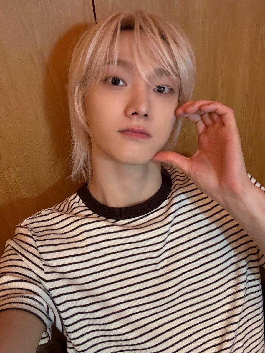 boynextdoorina's tweet photo. [WEVERSE] 260731 — #SUNGHO 

✌️🙈🫶🐱

#BOYNEXTDOOR #보이넥스트도어 https://t.co/rlu1fEUezl