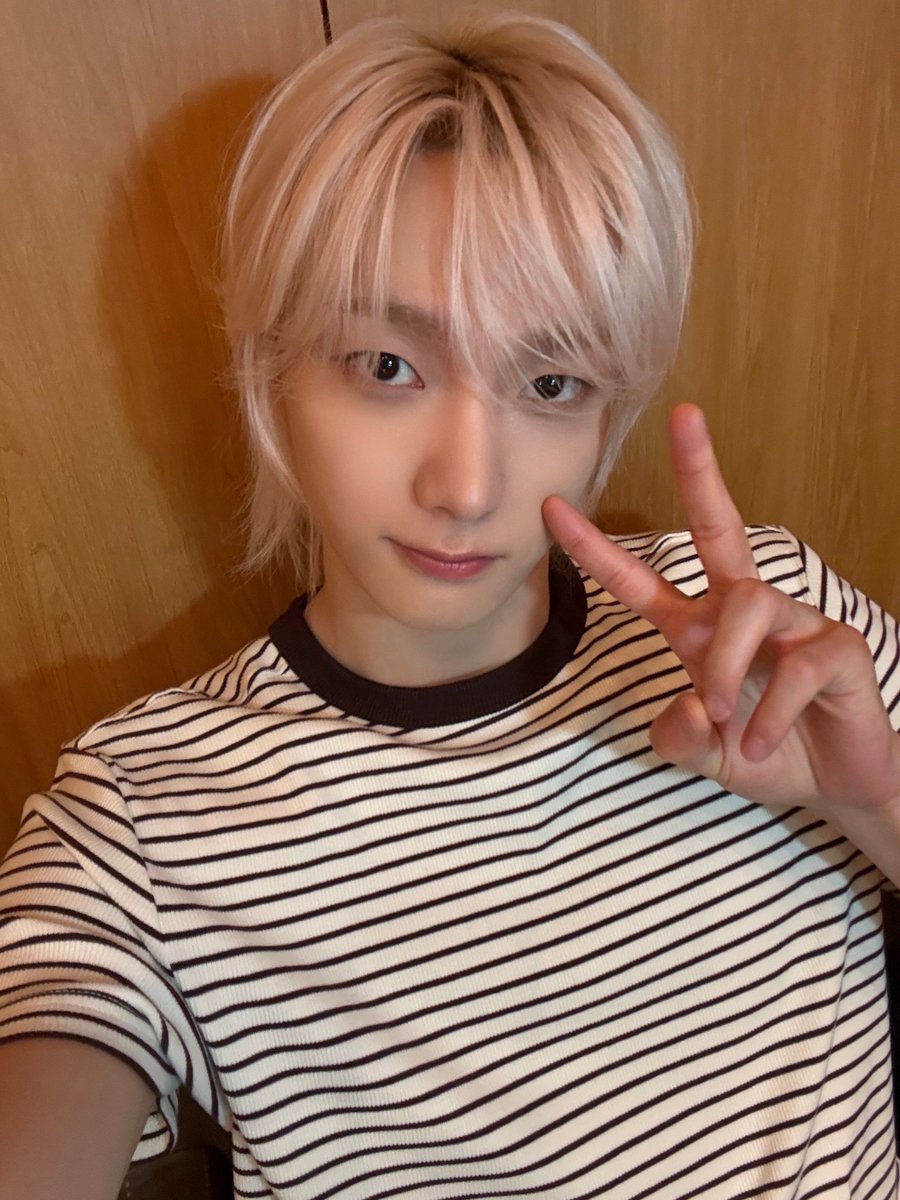 boynextdoorina's tweet photo. [WEVERSE] 260731 — #SUNGHO 

✌️🙈🫶🐱

#BOYNEXTDOOR #보이넥스트도어 https://t.co/rlu1fEUezl