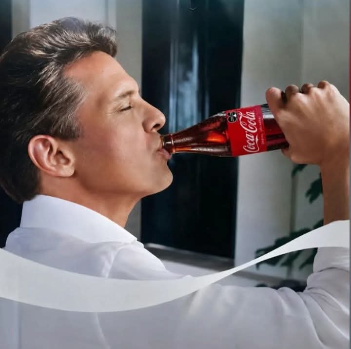 LM_Int_Fco's tweet photo. Repost de #LuisMiguel @LMXLM   Felices de verte bien de nuevo y 35 Años despues con #CocaCola  Apoyamos todos tus proyectos siempre 😘✨️🩷🎁🍾💃 https://t.co/9cIyAaBlWA