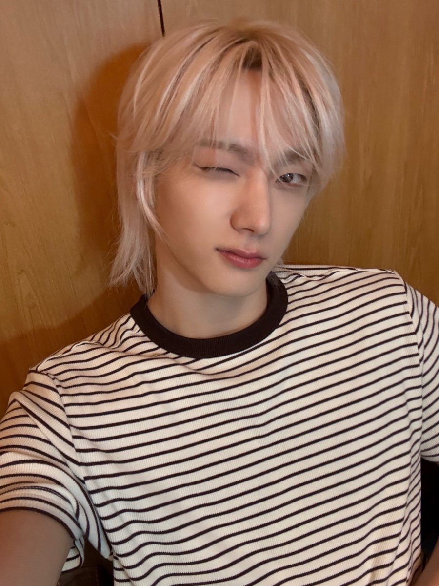 boynextdoorina's tweet photo. [WEVERSE] 260731 — #SUNGHO 

✌️🙈🫶🐱

#BOYNEXTDOOR #보이넥스트도어 https://t.co/rlu1fEUezl