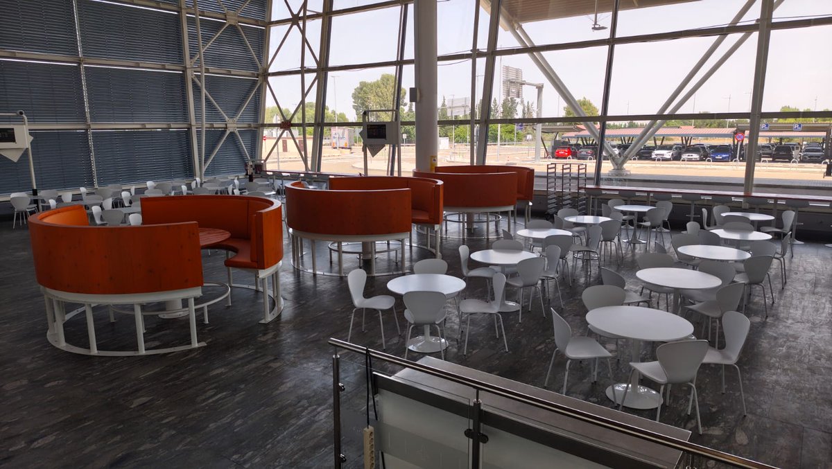 aena's tweet photo. ✈️ El #Aeropuerto de #Zaragoza adapta su terminal para mejorar la experiencia del pasajero.

💪 Las actuaciones ya realizadas incluyen:
➡️ La ampliación del filtro de seguridad, que pasa de dos a cuatro líneas de inspección.
➡️ La reorganización de la zona de embarque.
➡️ La apertura de una nueva cafetería en la zona pública.

🔜 Durante el segundo semestre de 2026 se continuará trabajando en la modernización de la terminal, con nuevas actuaciones en equipamientos, sistemas y servicios al pasajero.

Los objetivos de estas renovaciones son optimizar los servicios ofrecidos y mejorar las funcionalidades de cada espacio.

👉 Más información en https://t.co/sVVB1jdf74