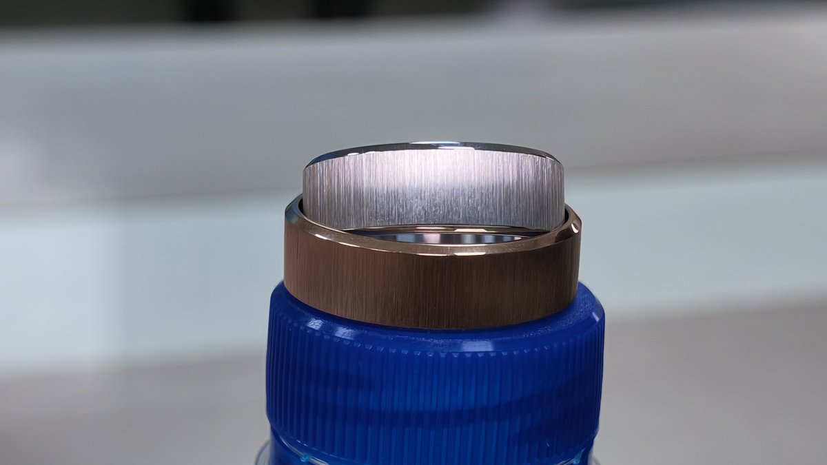 kiki_hou's tweet photo. Two vertically brushed smart ring shells in different colors. Will people love this look? https://t.co/ek8vTdEFa1