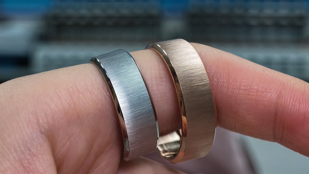 kiki_hou's tweet photo. Two vertically brushed smart ring shells in different colors. Will people love this look? https://t.co/ek8vTdEFa1